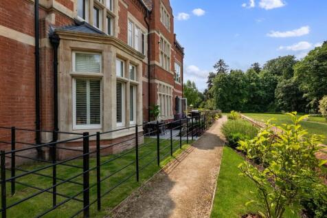 Private terrace lawn