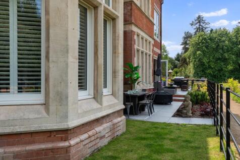 Private terrace lawn