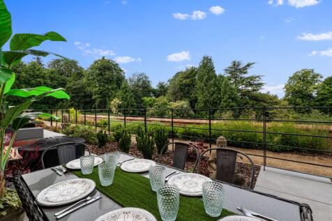 Private terrace dining area