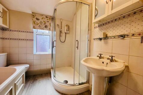 BATHROOM (2).jpg