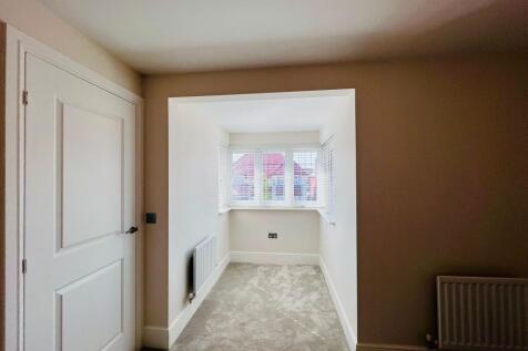 BEDROOM 4.jpg