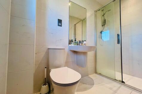 EN SUITE 2 (2).jpg