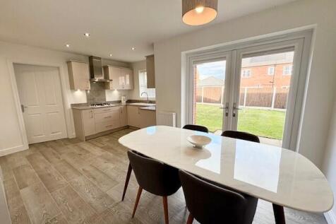 Kitchen Diner (2).jpg