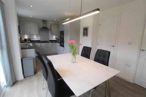 R Kitchen (2)-min.jpg