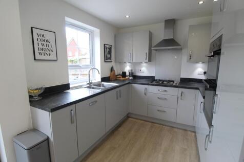 R Kitchen (3)-min.jpg