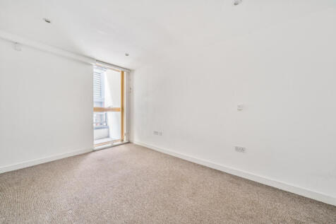 1305771-8-684bf9d...