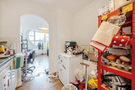 1324809-6-689a19e...