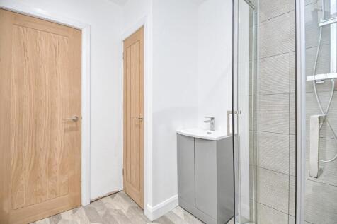 33 Ridgmont Drive Bathroom (1).jpg