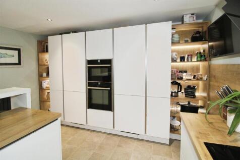 KITCHEN / BREAKFAST ROOM