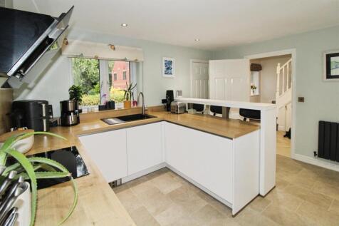 KITCHEN / BREAKFAST ROOM