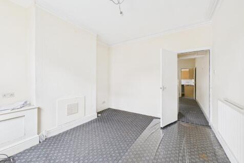 CAM04825G0-PR0241-STILL001