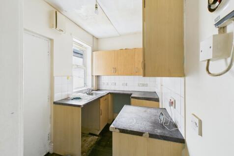 CAM04825G0-PR0241-STILL003