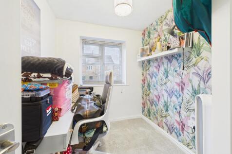 CAM04825G0-PR0245-STILL006