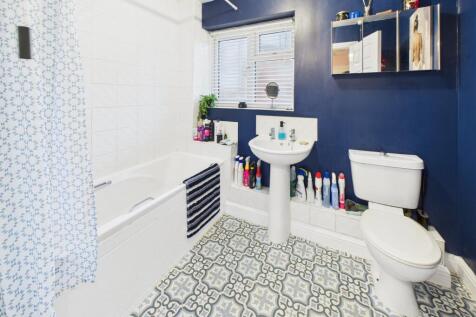 CAM04825G0-PR0245-STILL003