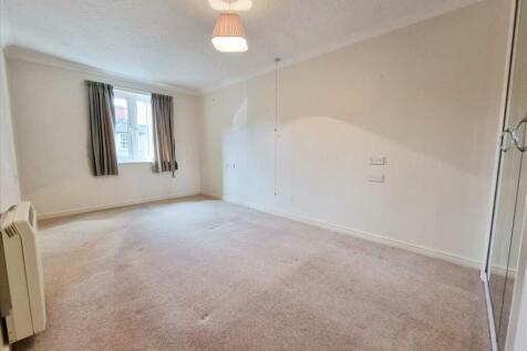 Bedroom 1: