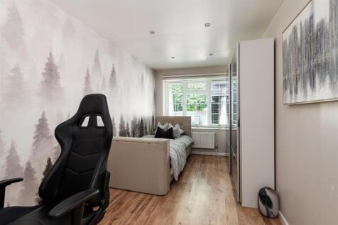 Woodlands bedroom5.jpg