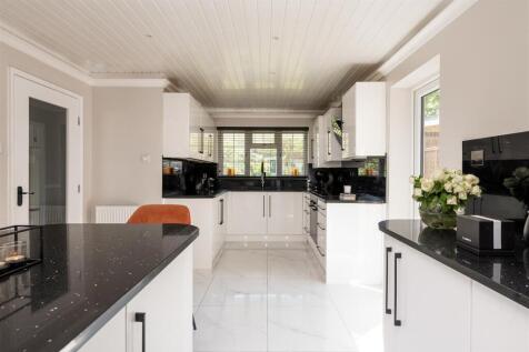 Woodlands kitchen3.jpg