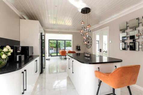 Woodlands kitchen2.jpg