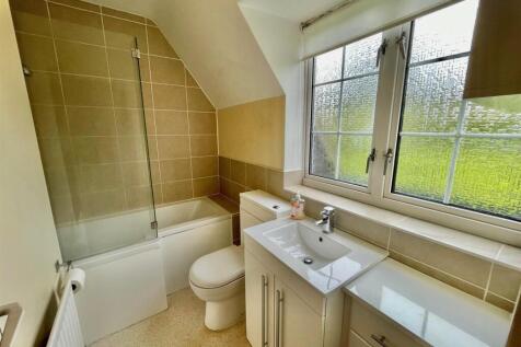 2 Walden Place Bathroom.jpg