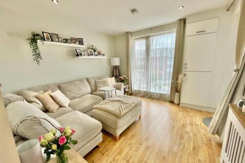 18 Lewis House Lounge.jpg