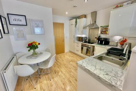 18 Lewis House Kitchen 2.jpg