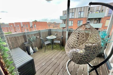 18 Lewis House Balcony.jpg