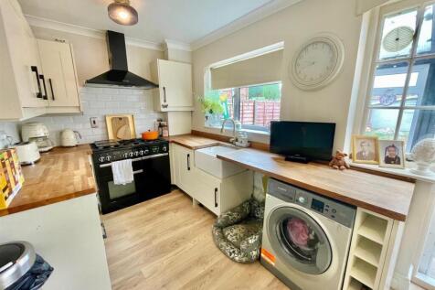 69 Birchwood Ave Kitchen 2.jpg