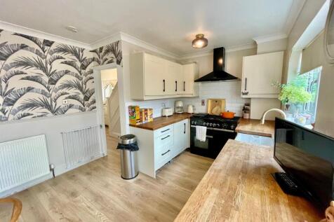 69 Birchwood Ave Kitchen.jpg