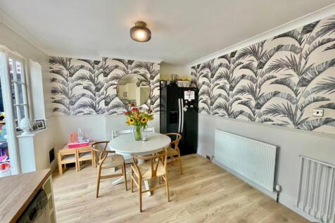 69 Birchwood Ave Diner.jpg