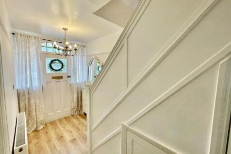 69 Birchwood Ave Hallway.jpg