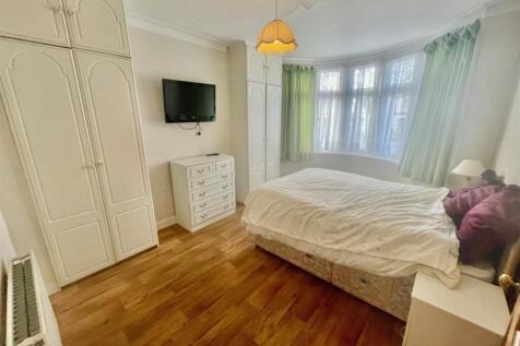 60 Westland Drive Bedroom 1.jpg