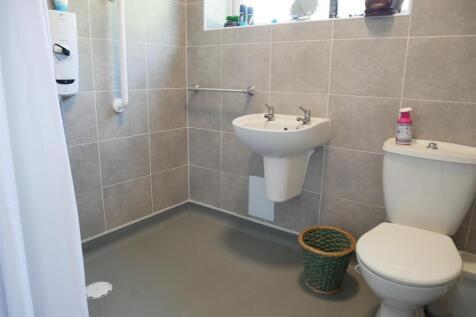 Modern Shower Room/WC