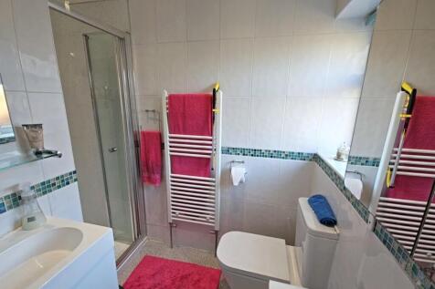 En-suite Shower Room/WC