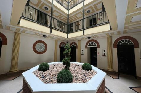 Thorndon Hall.jpg