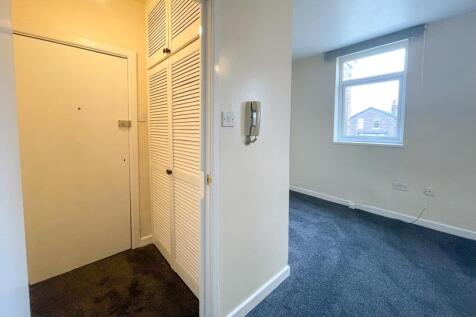 Entrance Area_Fitted wardrobes