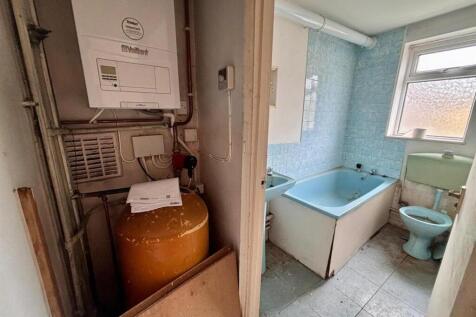 downstairs bathroom.jpg