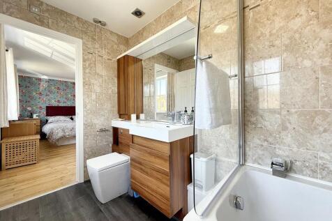 Master En-Suite