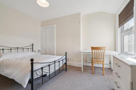 16b Gambole Road, London bedroom 2.jpg
