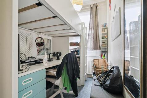 3a Brightwell Crescent SW17 bedroom 1.jpg