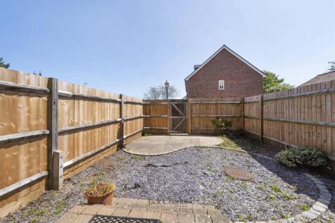 2 Rosemary Place, TN12 6DG 006.jpg