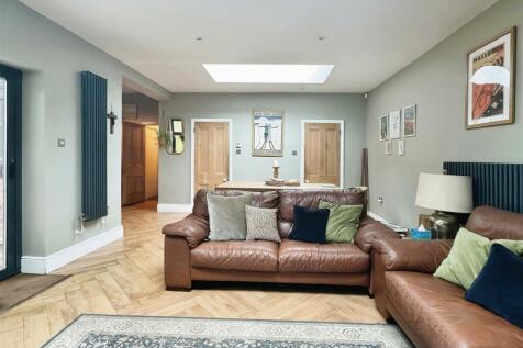 Living Dining Area