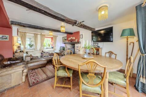 Sitting Area &amp; Dining Area