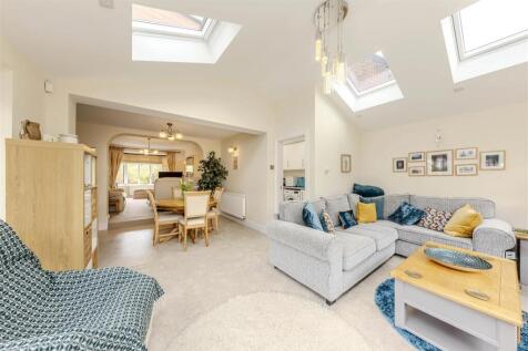 Living Dining Area