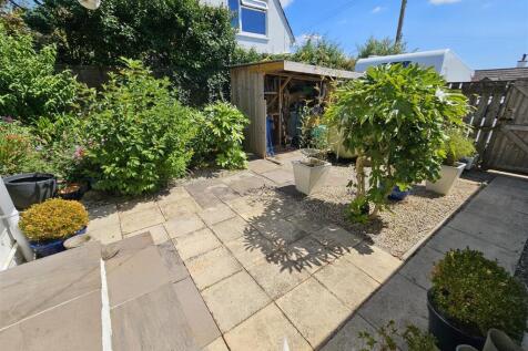 Entrance Courtyard to Rear.jpg