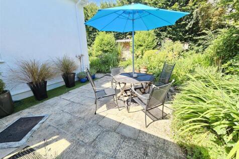 Patio Area to rear.jpg