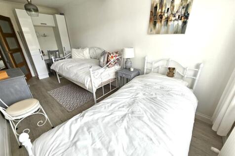 Bed 3.jpg