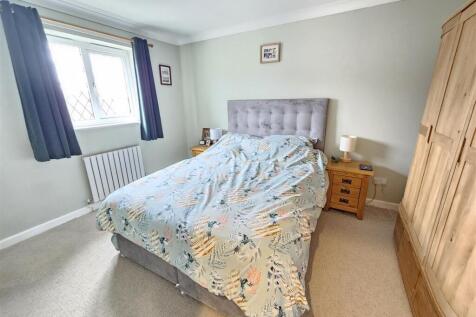 Bedroom 1.jpg