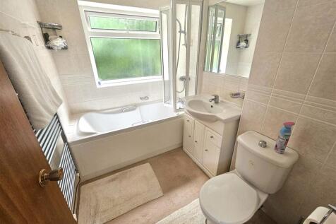 En Suite Bathroom.jpg