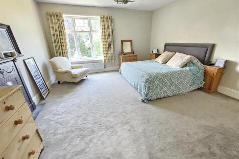 Master Bedroom (2).jpg