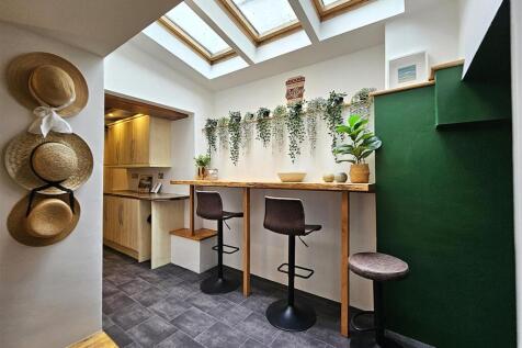 Breakfast room 2.jpg